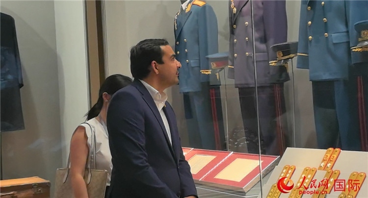 毛里求斯民議會議長阿德里安·夏爾·杜瓦爾參觀中國共產黨歷史展覽館。人民網 鐘文興攝