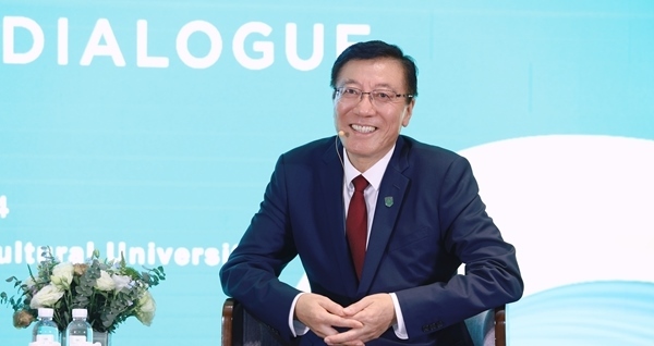 孫其信在2024世界農(nóng)業(yè)科技創(chuàng)新大會(huì)首場(chǎng)大咖對(duì)話上發(fā)言。中國(guó)農(nóng)業(yè)大學(xué)供圖