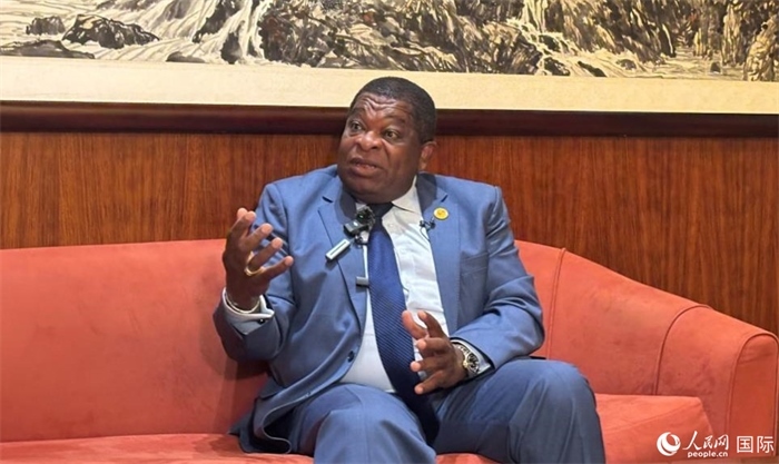 各國(guó)議會(huì)聯(lián)盟秘書長(zhǎng)馬丁·純貢接受采訪。人民網(wǎng) 曹欣悅攝