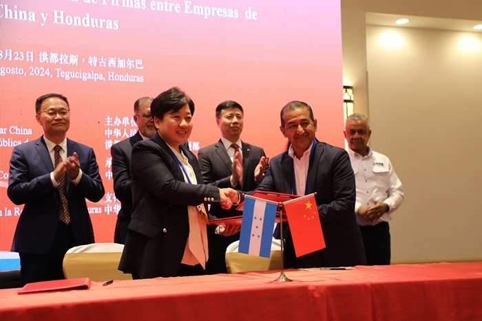 活動(dòng)現(xiàn)場(chǎng)。埃內(nèi)斯托·多明戈斯攝