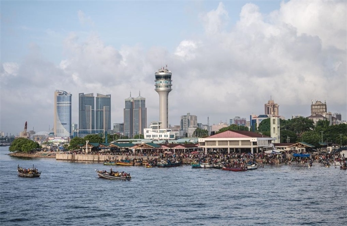 這是2023年12月29日拍攝的坦桑尼亞達(dá)累斯薩拉姆漁港。新華社記者王冠森攝