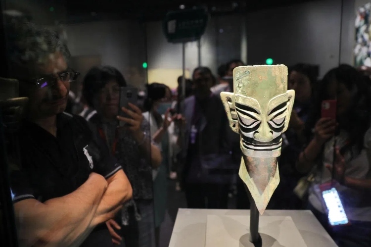 8月31日，亞洲媒體考察團(tuán)參訪三星堆博物館。《中國(guó)經(jīng)濟(jì)周刊》記者肖翊攝