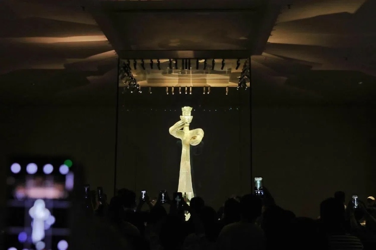 8月31日，亞洲媒體考察團(tuán)參訪三星堆博物館?！吨袊?guó)經(jīng)濟(jì)周刊》記者肖翊攝