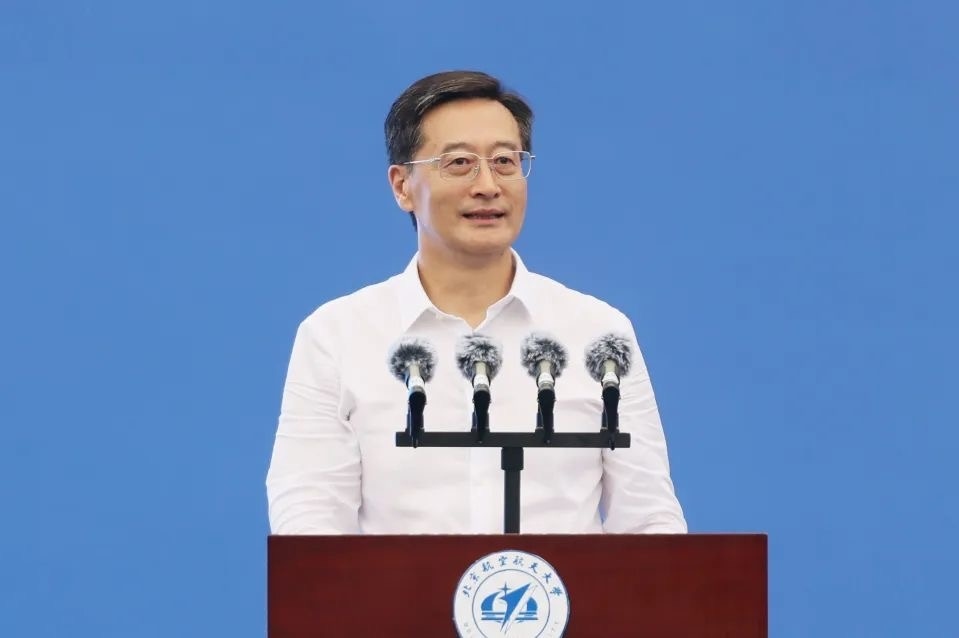 中國工程院院士、北京航空航天大學校長王云鵬在2024級新生開學典禮上講話。校方供圖