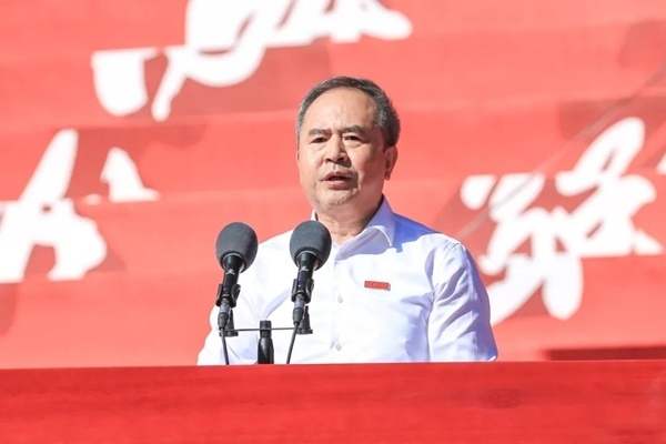 中國科學(xué)院院士、大連理工大學(xué)校長賈振元在2024級新生開學(xué)典禮上致辭。校方供圖