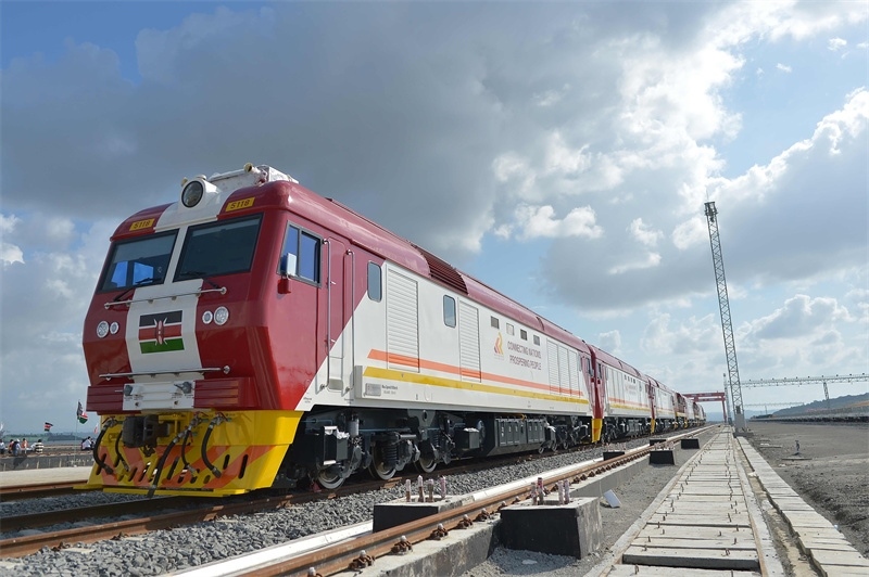 當(dāng)?shù)貢r(shí)間2017年5月30日，肯尼亞蒙巴薩，連接肯尼亞港口城市蒙巴薩和首都內(nèi)羅畢的蒙內(nèi)鐵路正式竣工通車。