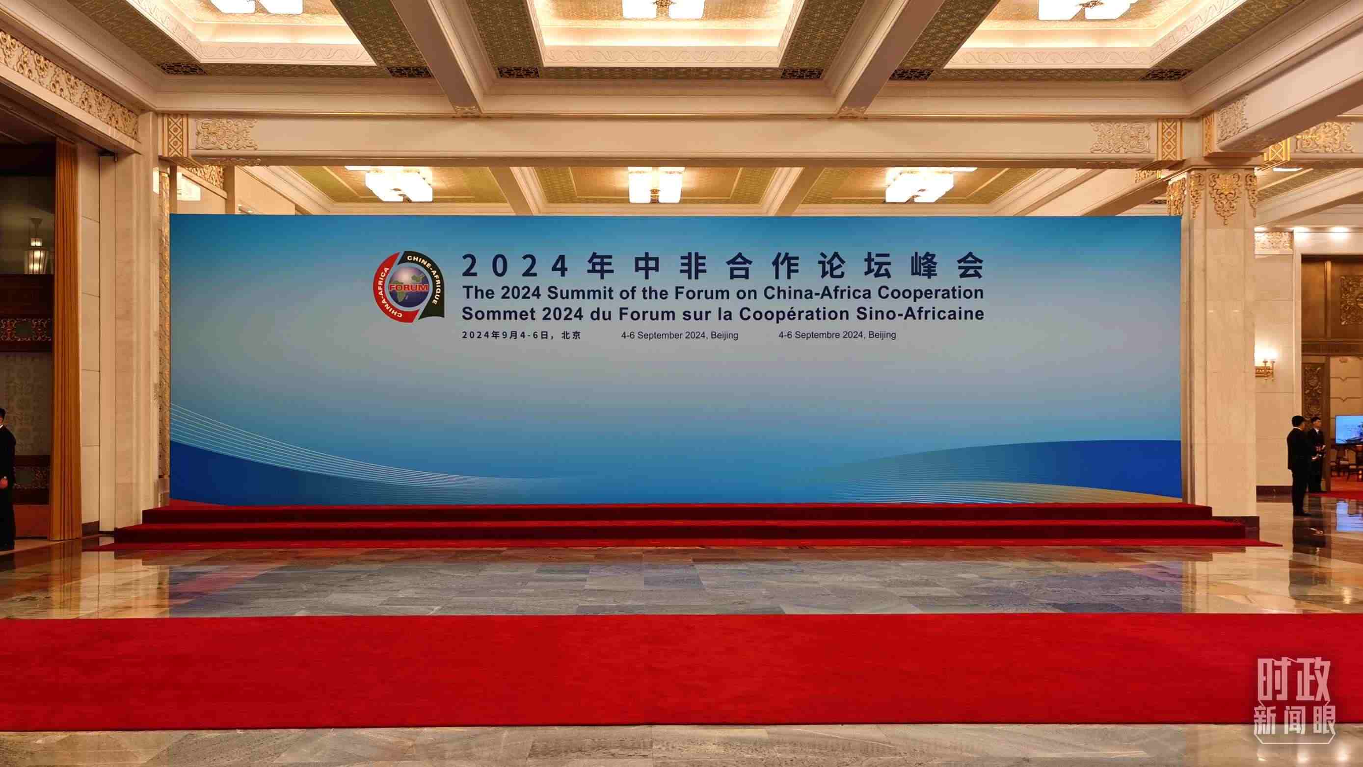  △開幕式前，與會領(lǐng)導(dǎo)人在這里集體合影。（總臺央視記者郭鴻拍攝）