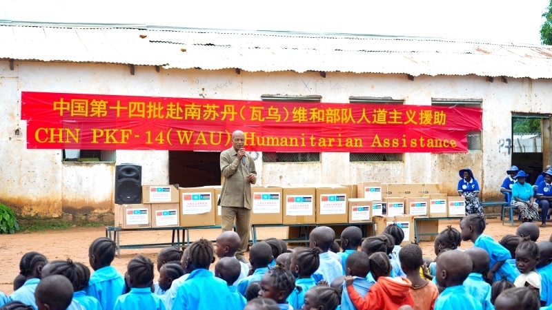 當?shù)卣砀屑ぶ袊俦?。王軍杰攝