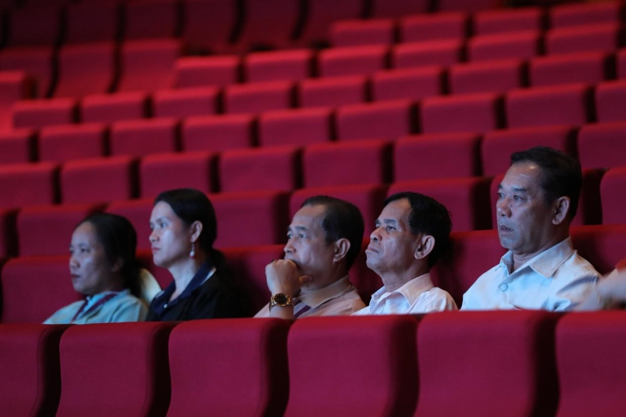 亞洲媒體考察團在觀眾席就座?！吨袊?jīng)濟周刊》記者 肖翊攝