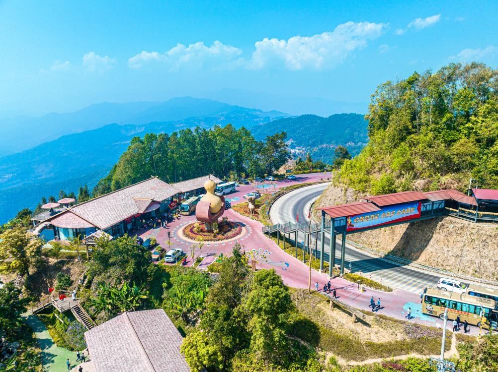 這是位于班洪鄉(xiāng)班洪村下班壩自然村的葫蘆王地AAAA級景區(qū)游客服務(wù)中心。（滄源縣融媒體中心供圖）