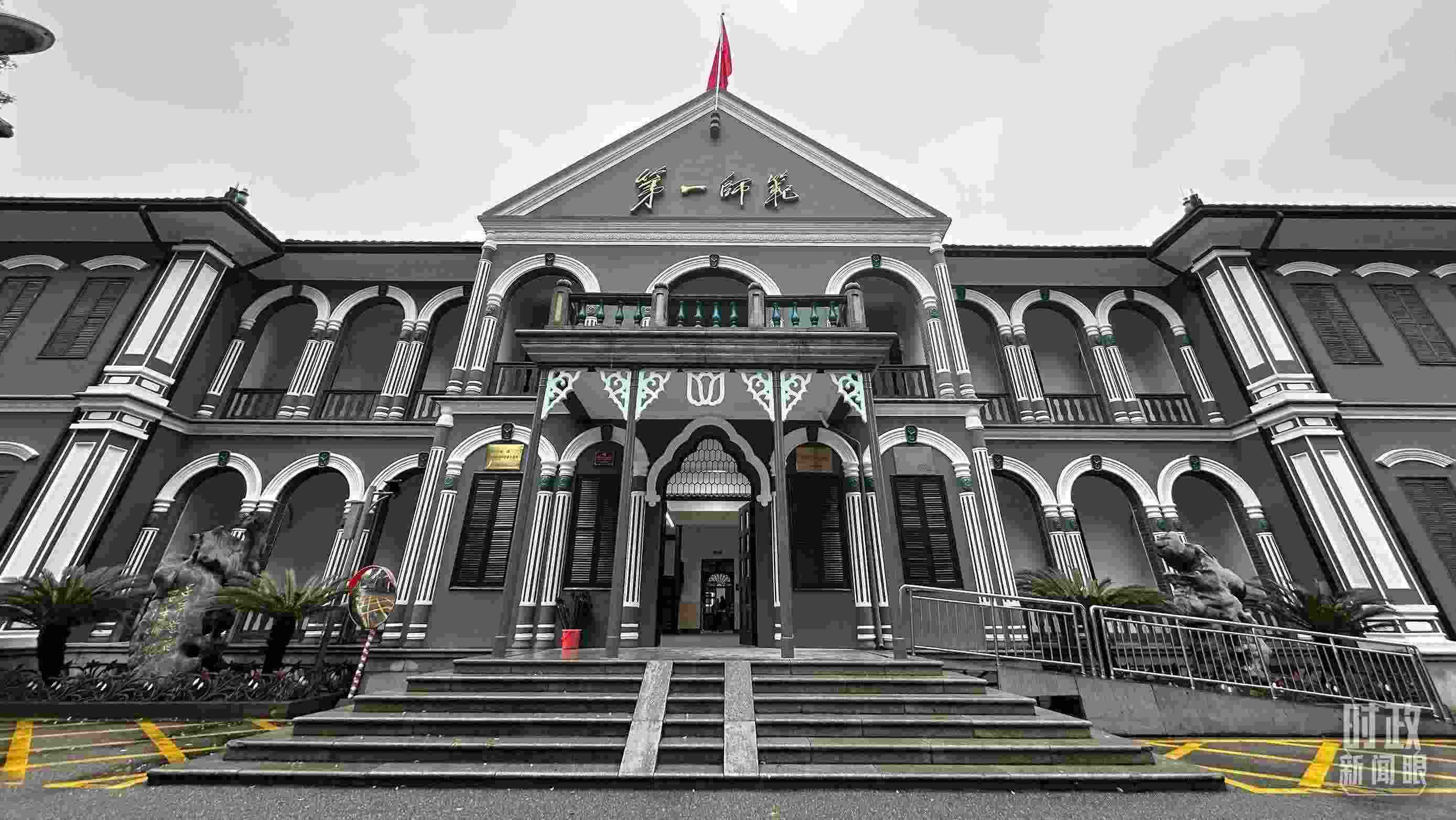  △2024年3月，習近平來到湖南第一師范學院（城南書院校區(qū)）考察。當時他說，國家要強大，必須辦好教育。（總臺央視記者覃思拍攝）