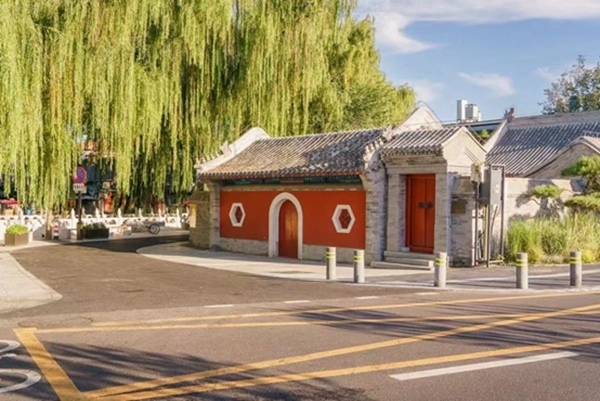 北京建筑大學(xué)古建保護(hù)與利用專業(yè)師生對北京德勝門內(nèi)大街開展空間品質(zhì)綜合提升項目，圖為項目竣工后的實景圖。校方供圖