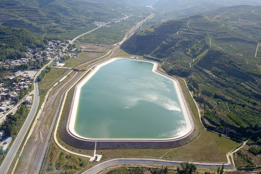 這是在天水市拍攝的已投用的天水城區(qū)引洮供水工程楊家灣調(diào)蓄水池（無人機(jī)照片）。新華社記者 范培珅 攝