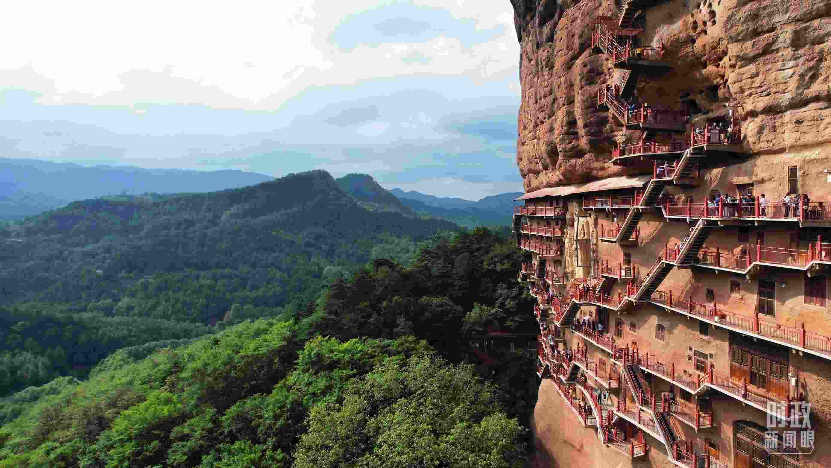 △ 麥積山石窟。（總臺(tái)記者馬凌峰拍攝）