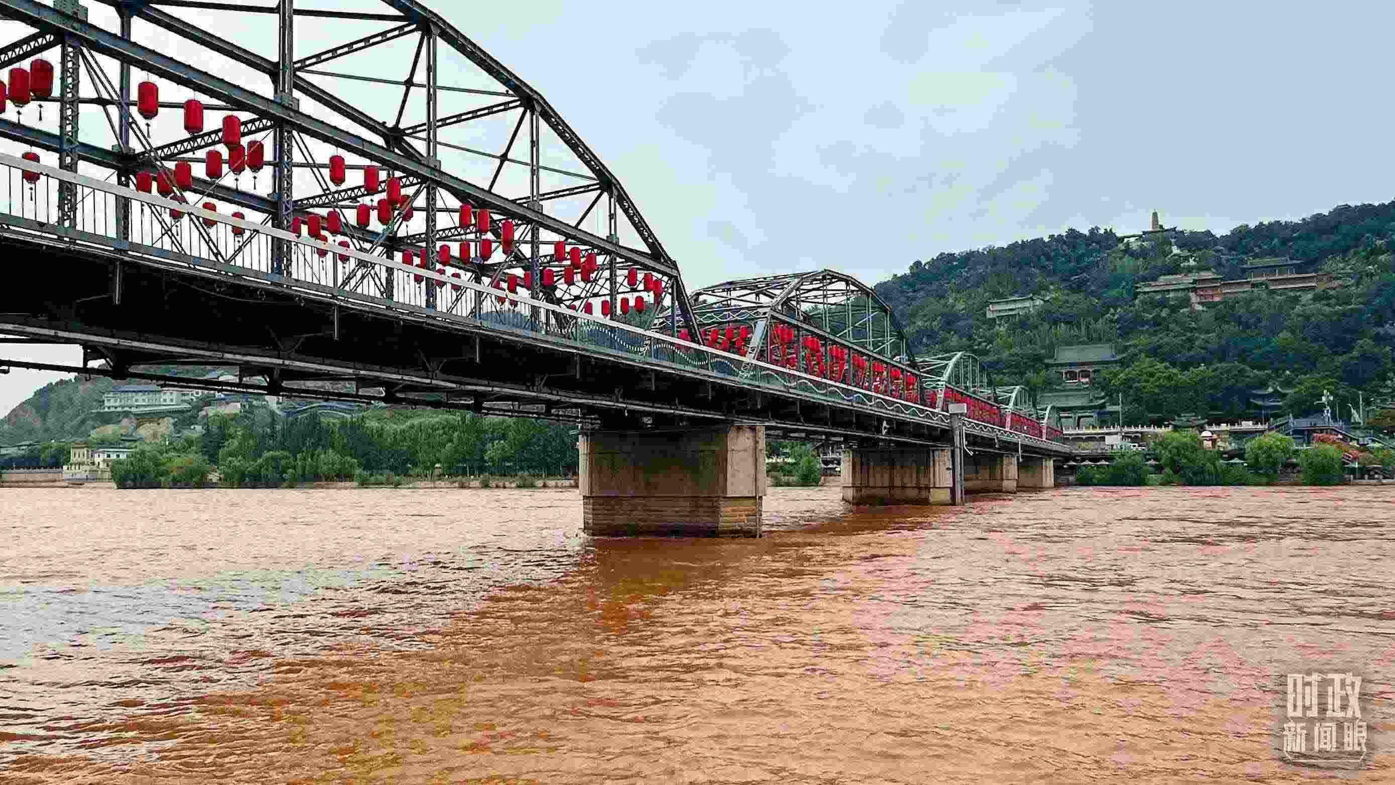 △黃河蘭州中山橋段。（總臺(tái)央視記者范一鳴拍攝）