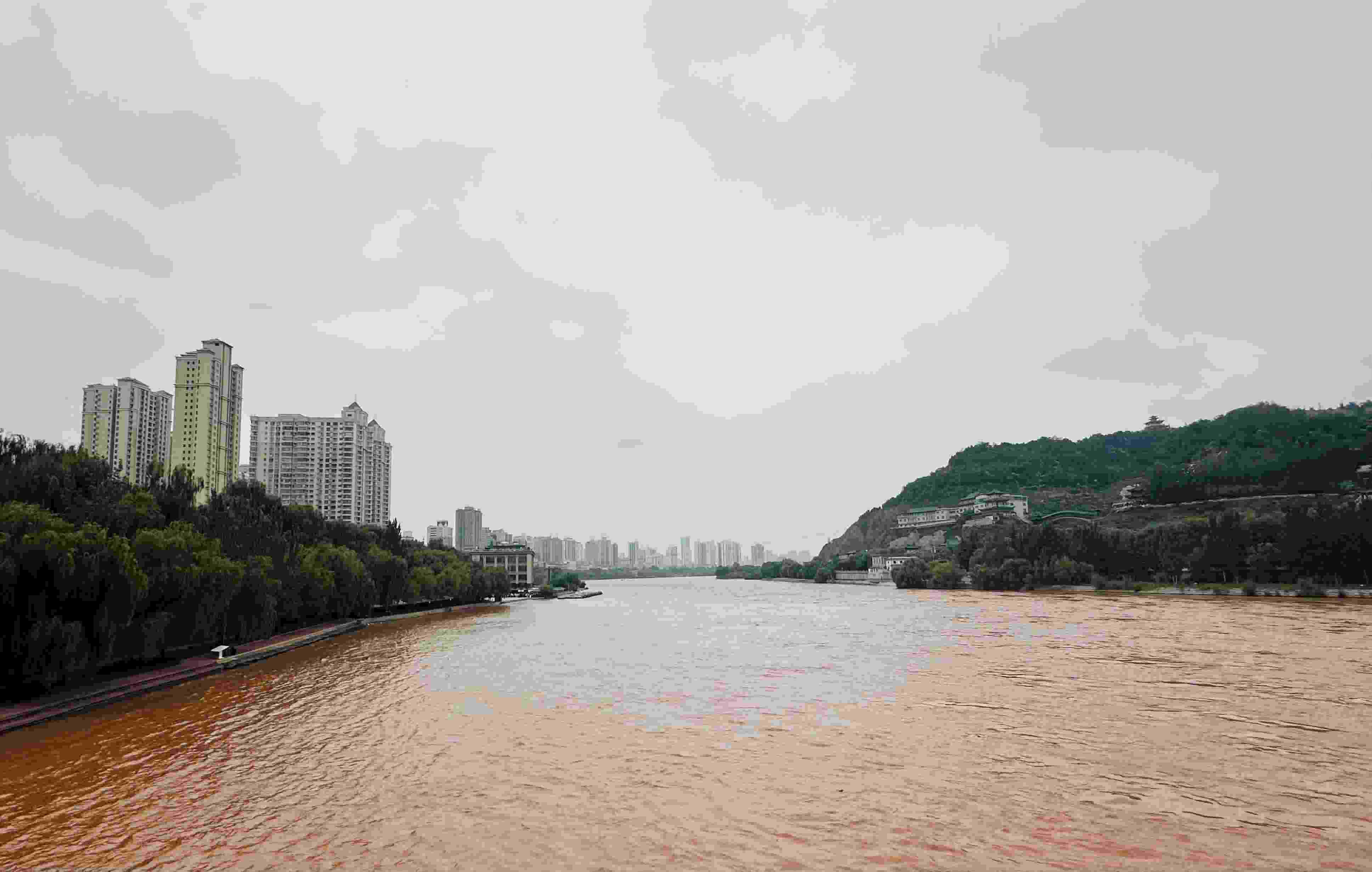 △黃河蘭州段。（總臺(tái)央視記者陸泓宇拍攝）