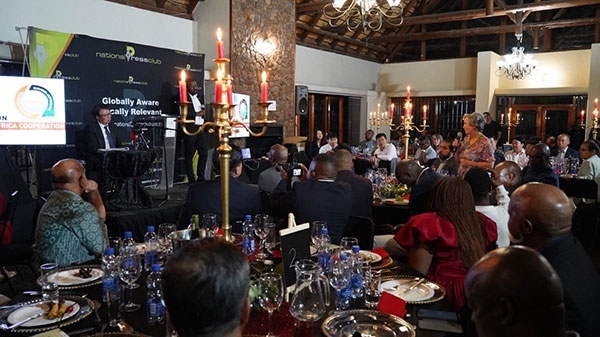 吳大使回答記者提問(wèn)。人民網(wǎng) 劉暢攝