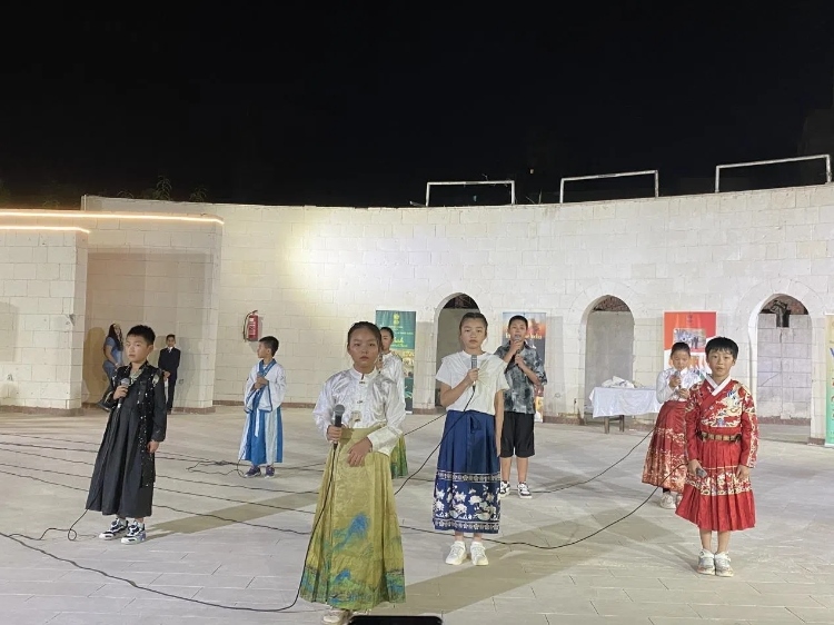 東方藝術(shù)文化館小朋友的詩朗誦表演。開羅中國文化中心供圖