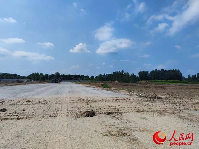 當(dāng)?shù)匾驯唤型５柠}河?xùn)|路。人民網(wǎng) 鞠峰攝