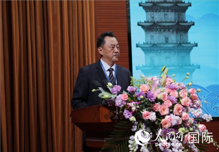 北京語言大學黨委書記倪海東在“走進中華文明——海絲印記 世遺泉州”主題人文交流活動中致辭。人民網(wǎng) 王婧攝