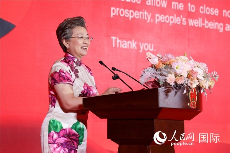 中國駐迪拜總領(lǐng)事歐渤芊致辭。人民網(wǎng)記者任皓宇攝