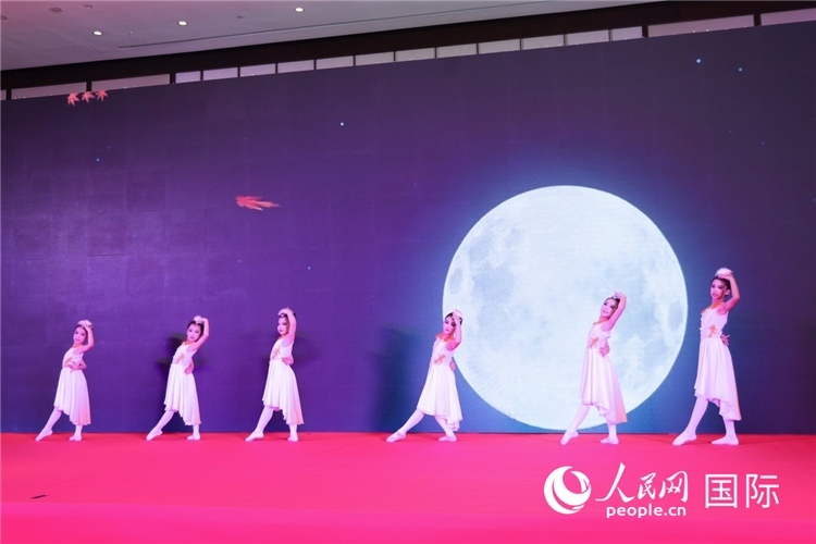 中國青少年歌舞表演。人民網(wǎng)記者任皓宇攝