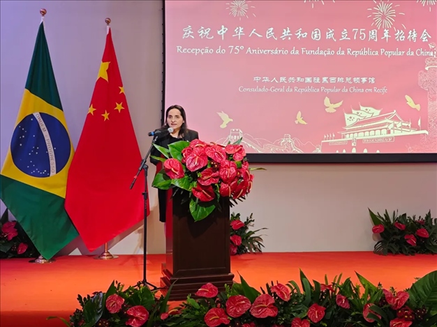 伯南布哥州州長代表、科技廳長維達爾在招待會上致辭。 中國駐累西腓總領(lǐng)館供圖