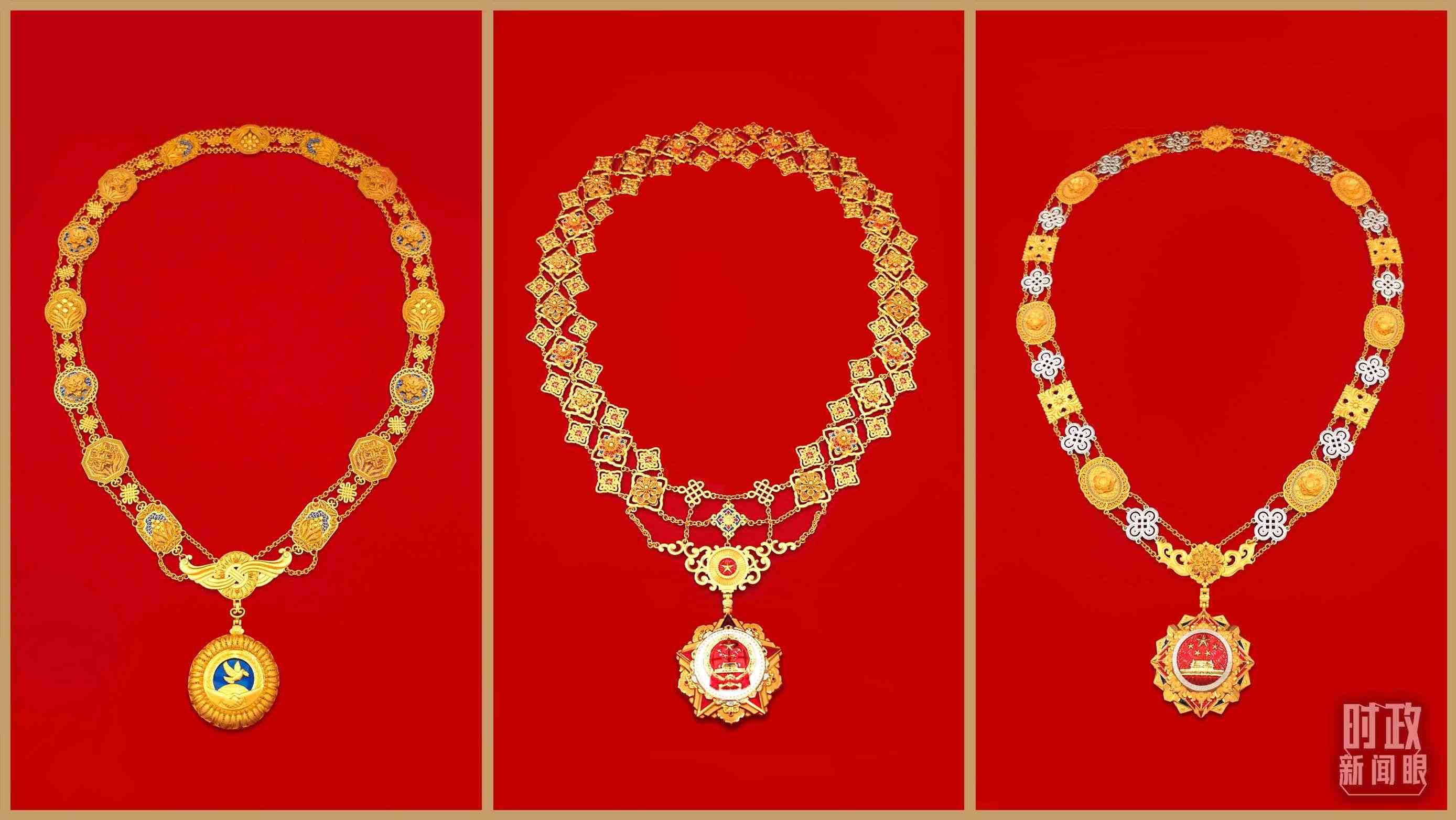 “共和國勛章”（中）、“友誼勛章”（左）和國家榮譽稱號獎章（右）。（總臺央視記者郭鴻、鄂介甫拍攝）