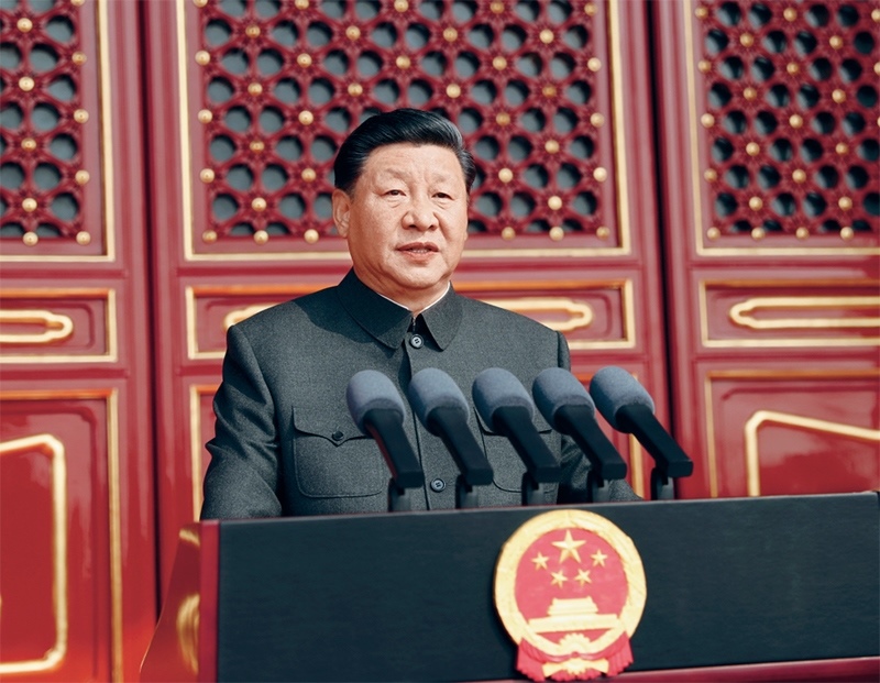 2019年10月1日，慶祝中華人民共和國(guó)成立70周年大會(huì)在北京天安門(mén)廣場(chǎng)隆重舉行。中共中央總書(shū)記、國(guó)家主席、中央軍委主席習(xí)近平發(fā)表重要講話。 新華社記者 鞠鵬/攝