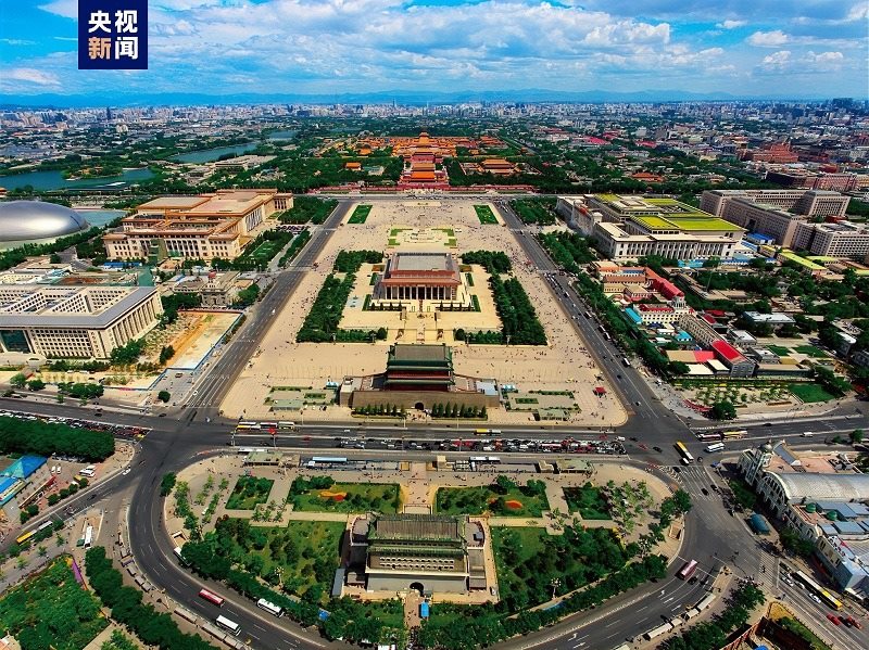 △全長(zhǎng)7.8公里的北京中軸線上，分布有鐘鼓樓、景山、故宮等15處遺產(chǎn)構(gòu)成要素。