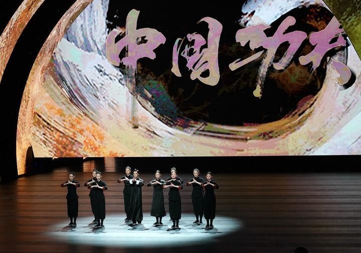 2024年9月19日，演職人員在北京文化論壇專場文藝演出中表演舞劇《詠春》。
