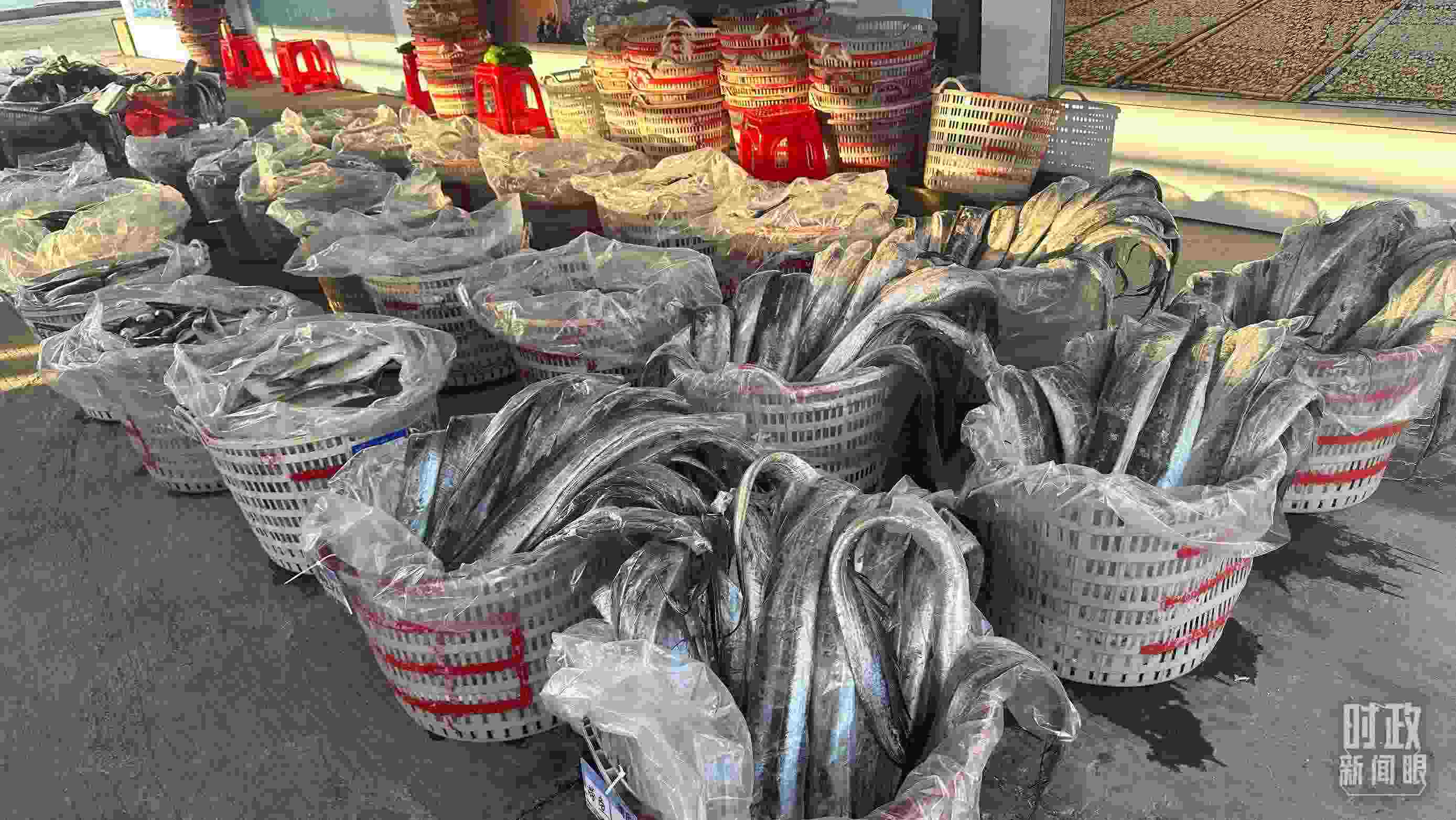 △澳角村的海產(chǎn)品。（總臺(tái)央視記者覃思拍攝）