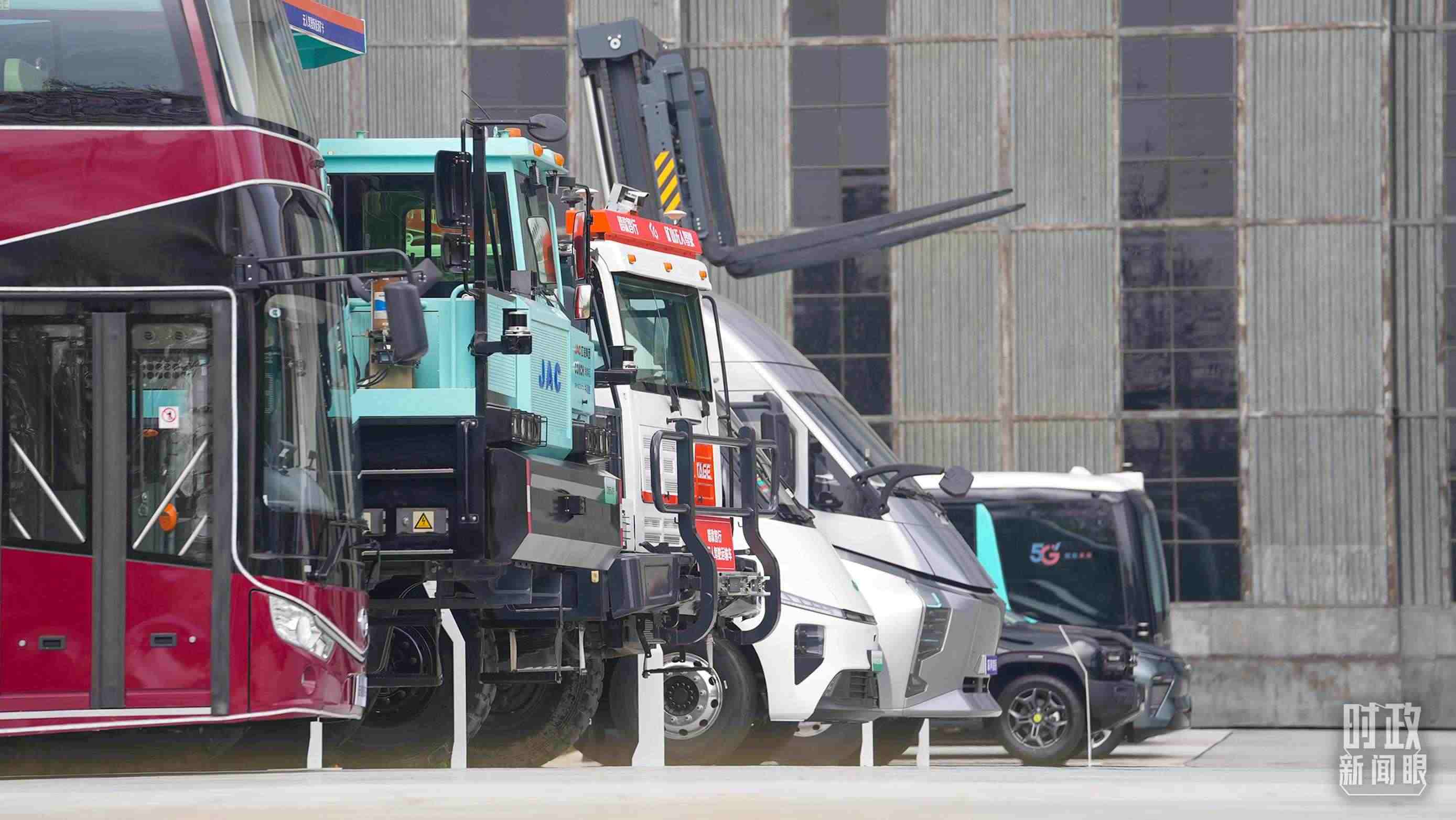 △安徽省重大科技創(chuàng)新成果集中展示展出的新能源汽車。（總臺(tái)央視記者金雨秋拍攝）