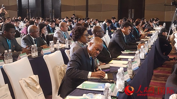 與會(huì)來(lái)賓在認(rèn)真記錄。人民網(wǎng)記者 萬(wàn)宇攝