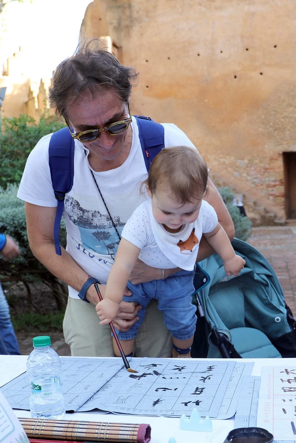 小小書法家。拉巴特中國(guó)文化中心供圖