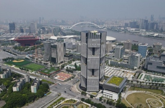 位于中國上海浦東新區(qū)世博園區(qū)的金磚國家新開發(fā)銀行總部大樓（2022年6月17日攝，無人機(jī)照片）。新華社記者方喆攝