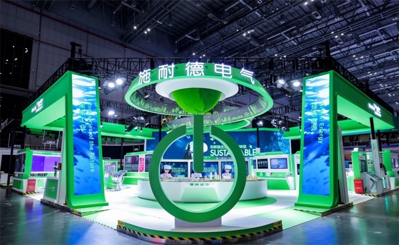 2023年，施耐德電氣在第六屆中國國際進口博覽會現(xiàn)場。施耐德電氣供圖