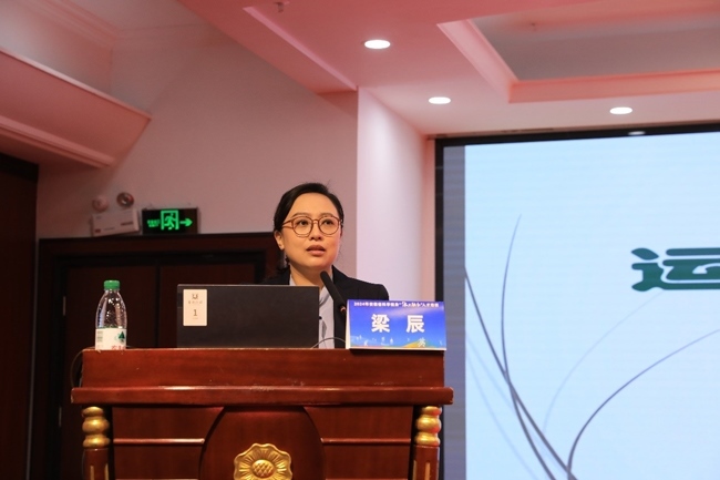 國家體育總局運動醫(yī)學研究所醫(yī)務監(jiān)督中心副主任、中國體育科學學會運動醫(yī)學分會副秘書長梁辰授課。主辦方供圖