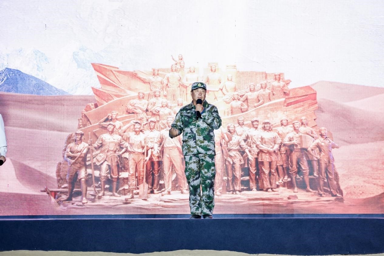 馬軍武在“何以中國·五星出東方”網(wǎng)絡(luò)主題宣傳活動現(xiàn)場演講。人民視頻供圖