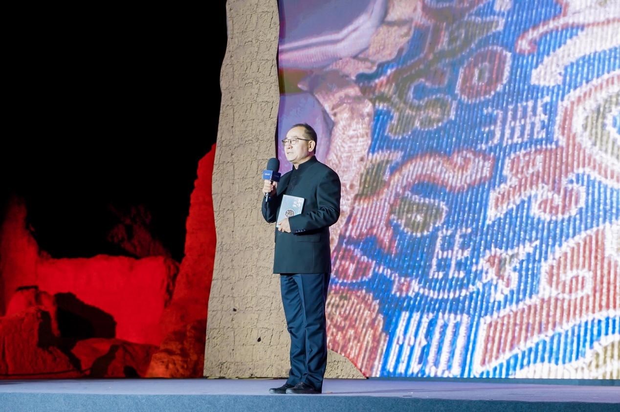 于志勇在“何以中國·五星出東方”網(wǎng)絡(luò)主題宣傳活動現(xiàn)場演講。人民視頻供圖