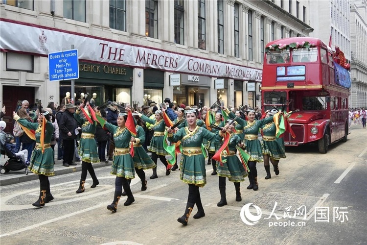 2024倫敦金融城市長(zhǎng)就職巡游 浙江會(huì)游行隊(duì)伍 吳若鳴攝