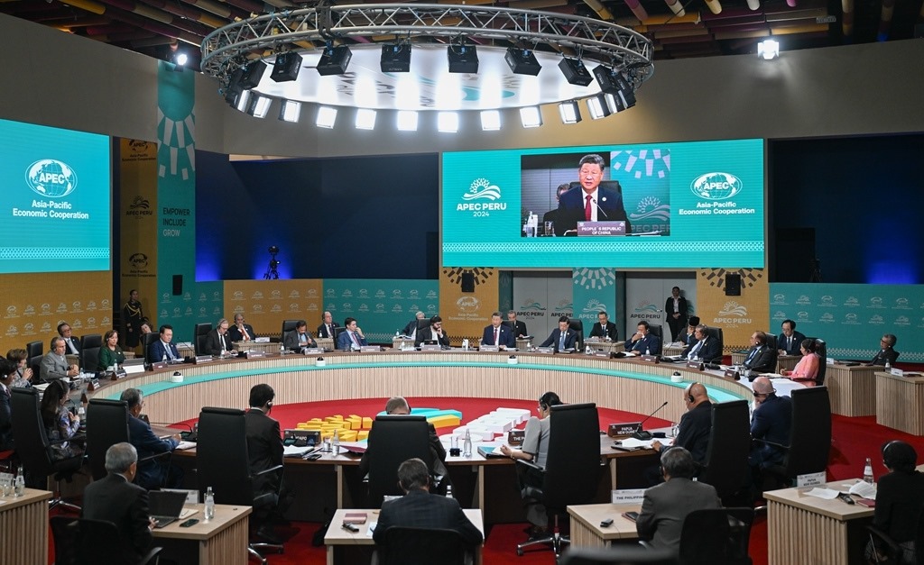 當(dāng)?shù)貢r(shí)間11月16日上午，亞太經(jīng)合組織第三十一次領(lǐng)導(dǎo)人非正式會(huì)議在秘魯利馬會(huì)議中心舉行。國(guó)家主席習(xí)近平出席會(huì)議并發(fā)表題為《共擔(dān)時(shí)代責(zé)任 共促亞太發(fā)展》的重要講話。新華社記者 謝環(huán)馳 攝