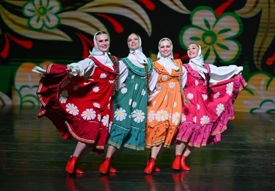 6月22日，2024-2025“中俄文化年”海南島歡樂節(jié)俄羅斯藝術團體巡演在?？谑信e行。新華社記者郭程攝