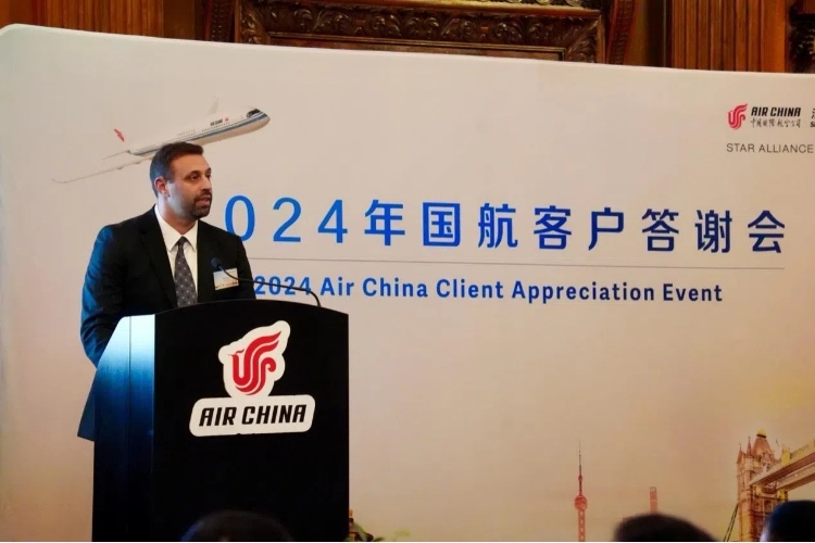 英國48家集團(tuán)俱樂部主席杰克·佩里發(fā)表致辭。吳若鳴攝