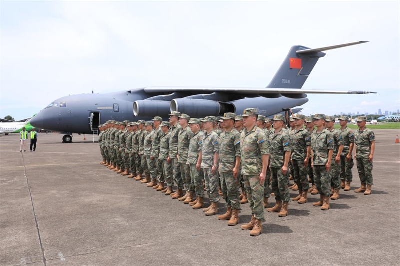 中方參演部隊搭乘運—20運輸機飛抵印尼國民軍空軍哈利姆機場。 龔勝祥攝