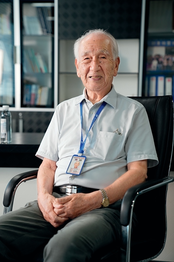 2024年8月，佐佐木俊一在深圳接受本刊記者采訪。