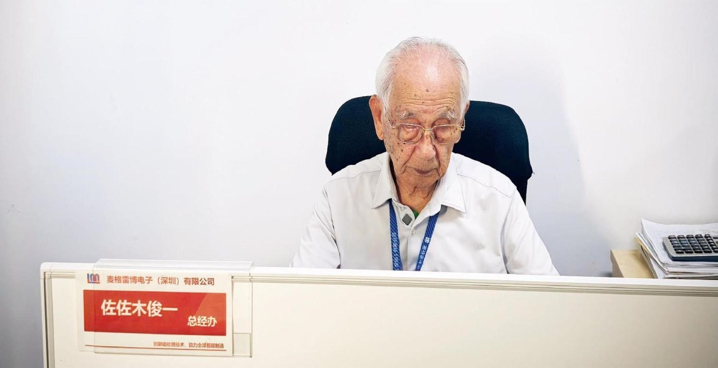 佐佐木俊一在工位上工作。（本刊記者 馮璐／攝）