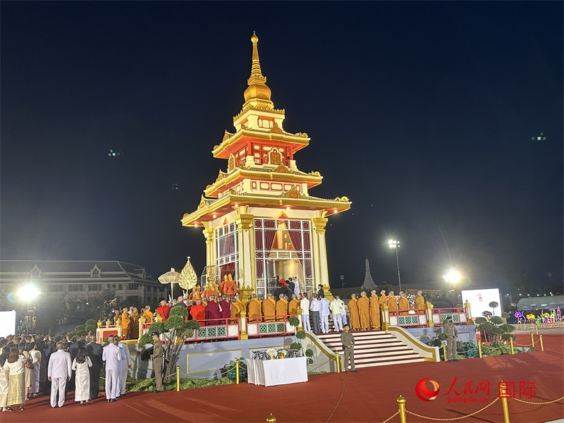 北京靈光寺佛牙舍利抵達(dá)王家田廣場安奉。人民網(wǎng)記者孫廣勇攝