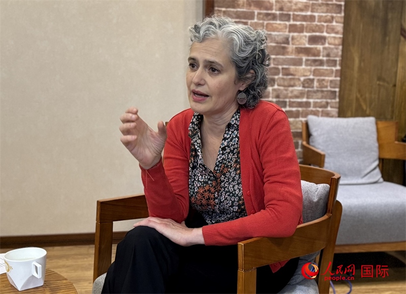 阿根廷布宜諾斯艾利斯大學(xué)社會科學(xué)院院長安娜·何塞菲娜·阿里亞斯（Ana Josefina Arias）接受人民網(wǎng)記者采訪。人民網(wǎng)記者 趙健攝