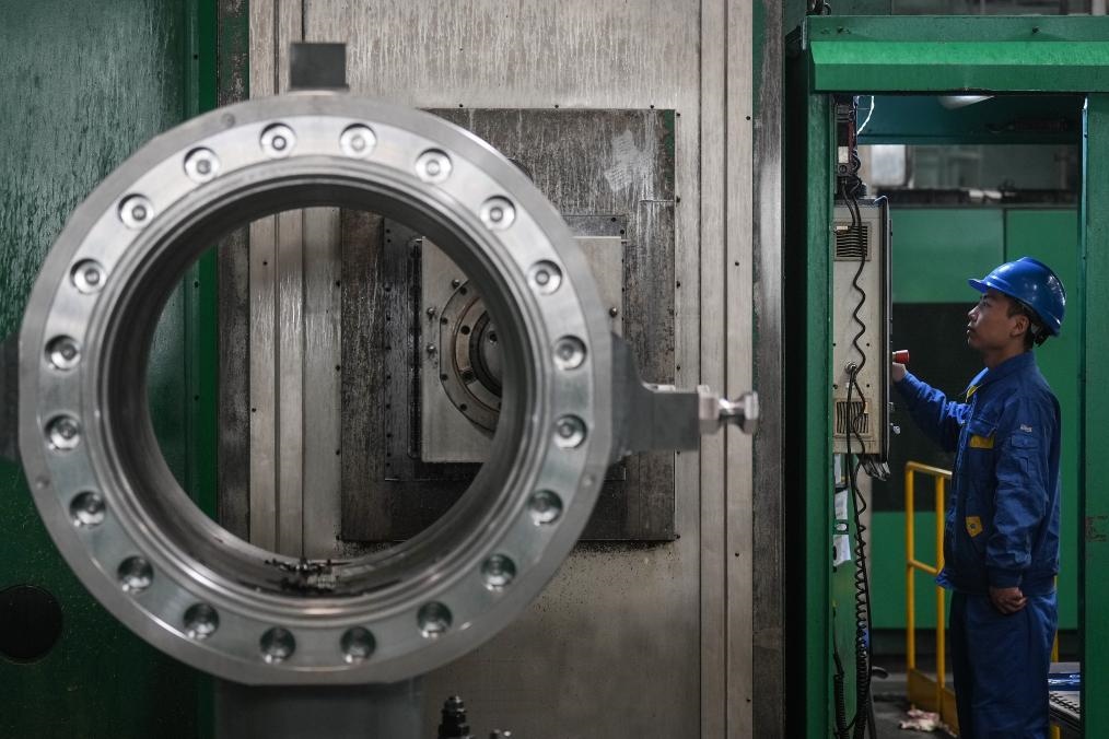 2023年2月14日，沈陽鼓風(fēng)機(jī)集團(tuán)股份有限公司的工人在車間工作。新華社記者 潘昱龍 攝